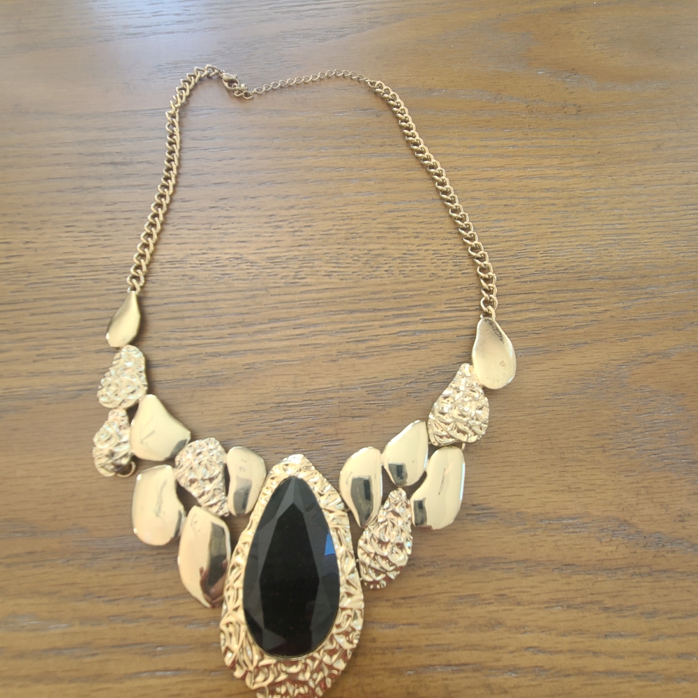 Elegant Gold and Black Necklace